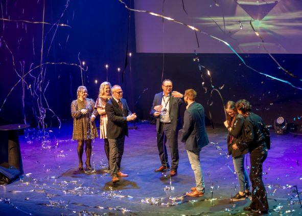 Prisvinnerne Norsk Stål på scenen